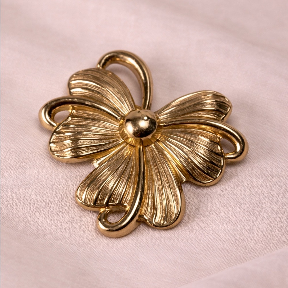 Vintage Gold Tone Bow Brooch Textured Ribbon Style Statement Pin Retro Fashion